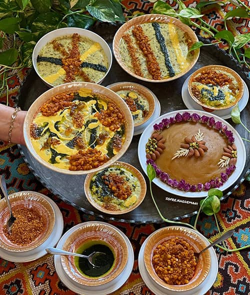 تزیین آش رشته با شابلون و کشک و پیاز داغ و خلال دندان ساده و زیبا