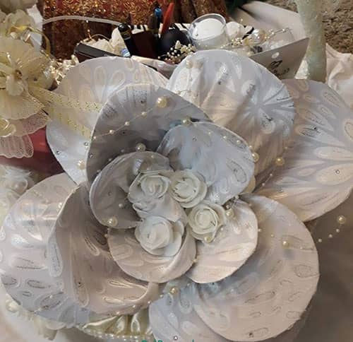 تزیین چادر عروس در اینستاگرام به شکل قو و قلب ساده در باکس