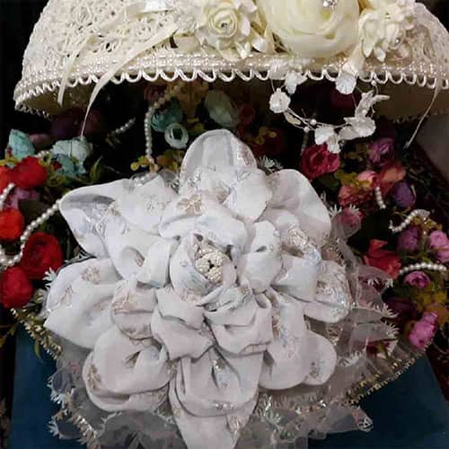 تزیین چادر عروس در اینستاگرام به شکل قو و قلب ساده در باکس