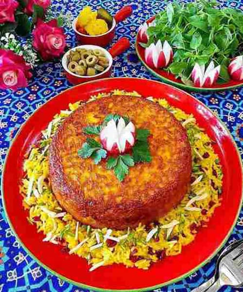 تزیین ته چین مرغ مستطیلی مجلسی با ماست و زرشک ساده