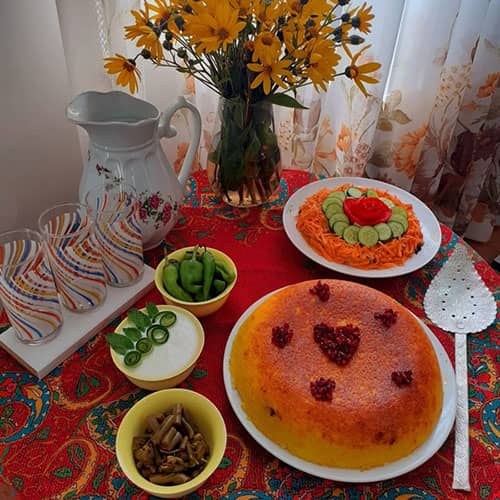 تزیین ته چین مرغ مستطیلی مجلسی با ماست و زرشک ساده