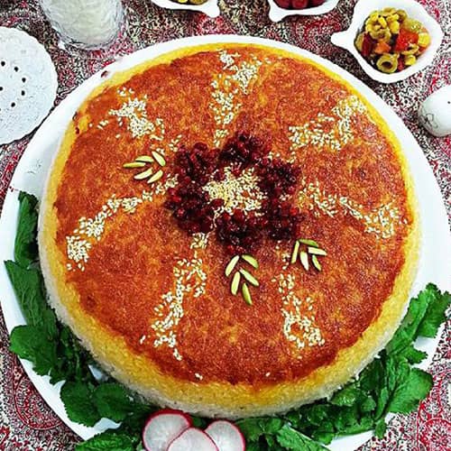 تزیین ته چین مرغ مستطیلی مجلسی با ماست و زرشک ساده