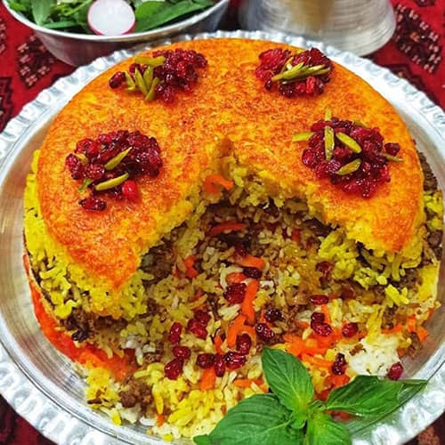 تزیین ته چین مرغ مستطیلی مجلسی با ماست و زرشک ساده