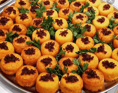 تزیین ته چین مرغ مستطیلی مجلسی با ماست و زرشک ساده