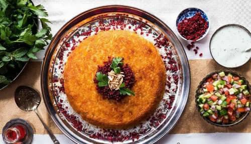 تزیین ته چین مرغ مستطیلی مجلسی با ماست و زرشک ساده