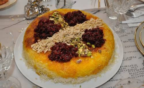 تزیین ته چین مرغ مستطیلی مجلسی با ماست و زرشک ساده