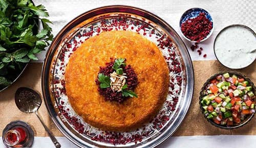 تزیین ته چین مرغ مستطیلی مجلسی با ماست و زرشک ساده