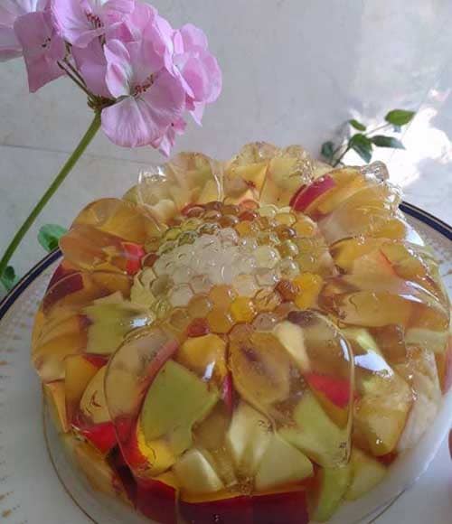 تزیین ژله با میوه پرتقال و انار و موز و سیب و توت فرنگی و آناناس