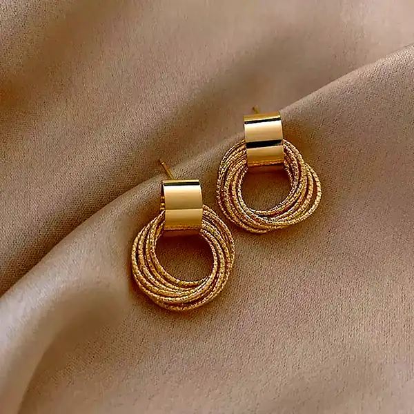 مدل گوشواره ترند ۱۴۰۴ + زیباترین مدل های گوشواره ترند امسال بسیار شیک و لاکچری