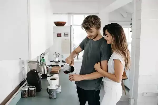 مدل عکس گرفتن در خانه + زیباترین ژست های خاص برای عکس خفن گرفتن در خانه