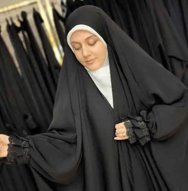 مدل چادر مشکی جدید + جدیدترین مدل های چادر مشکی شیک برای خانم های باحجاب