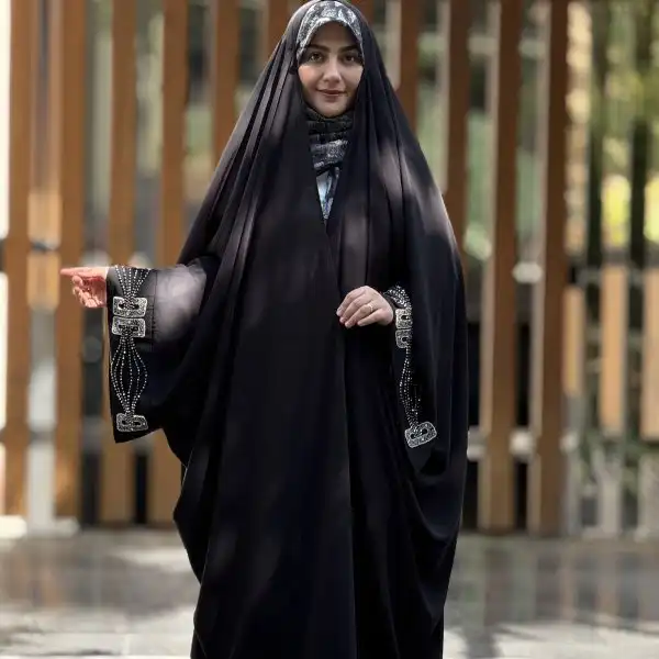 مدل چادر مشکی جدید + جدیدترین مدل های چادر مشکی شیک برای خانم های باحجاب