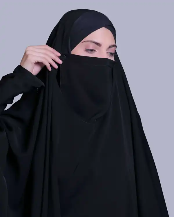 مدل چادر مشکی جدید + جدیدترین مدل های چادر مشکی شیک برای خانم های باحجاب