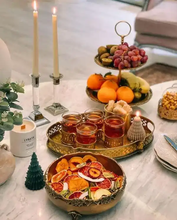 مدل چیدمان میز یلدا + جذاب ترین مدل های چیدمان میز یلدا بسیار شیک برای خانه ی تازه عروس ها