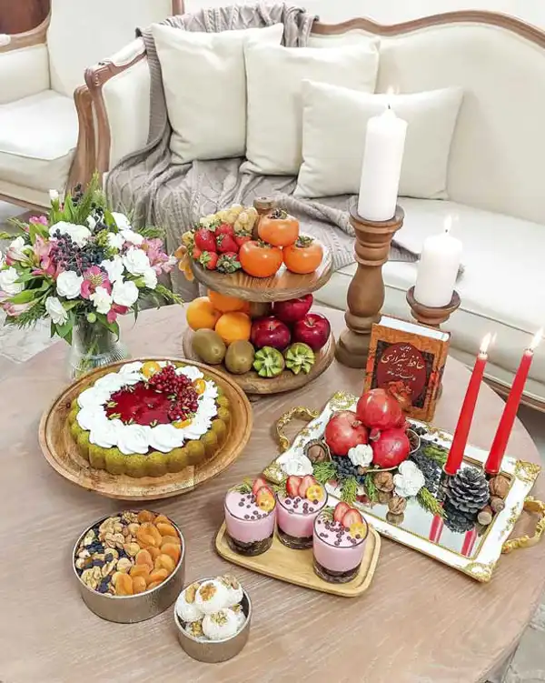 مدل چیدمان میز یلدا + جذاب ترین مدل های چیدمان میز یلدا بسیار شیک برای خانه ی تازه عروس ها