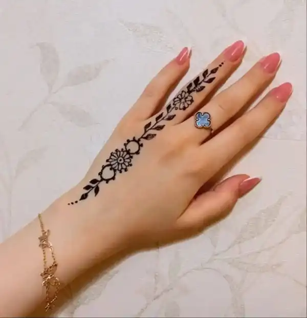 مدل حنا ساده + زیباترین مدل حنا ساده و فانتزی برای دست به عنوان اکسسوری خاص