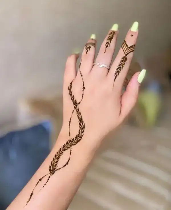 مدل حنا ساده + زیباترین مدل حنا ساده و فانتزی برای دست به عنوان اکسسوری خاص