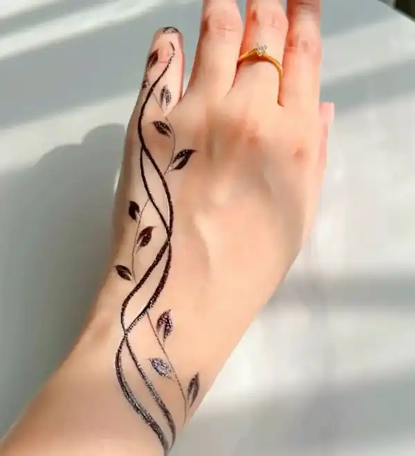 مدل حنا ساده + زیباترین مدل حنا ساده و فانتزی برای دست به عنوان اکسسوری خاص