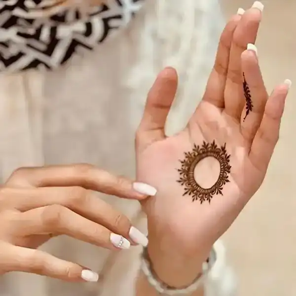 مدل حنا ساده + زیباترین مدل حنا ساده و فانتزی برای دست به عنوان اکسسوری خاص