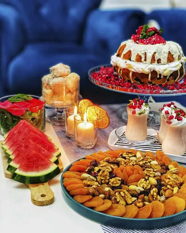 مدل میز شب یلدا + متنوع ترین مدل میز شب یلدا شیک و مجلل برای مهمانی های بزرگ شب یلدا