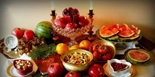 مدل میز شب یلدا + متنوع ترین مدل میز شب یلدا شیک و مجلل برای مهمانی های بزرگ شب یلدا