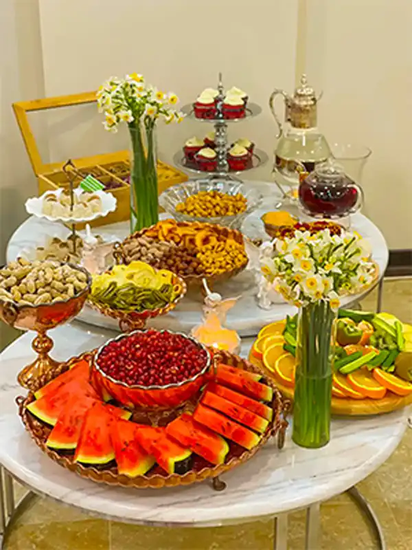 مدل میز شب یلدا + متنوع ترین مدل میز شب یلدا شیک و مجلل برای مهمانی های بزرگ شب یلدا