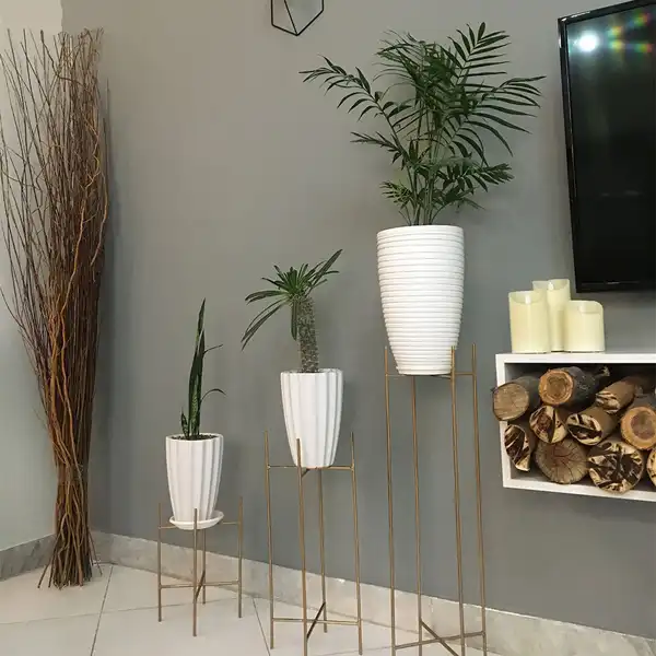 مدل استند گلدان + زیباترین مدل استند چوبی و فلزی برای نظم دادن به گلدان های خانه