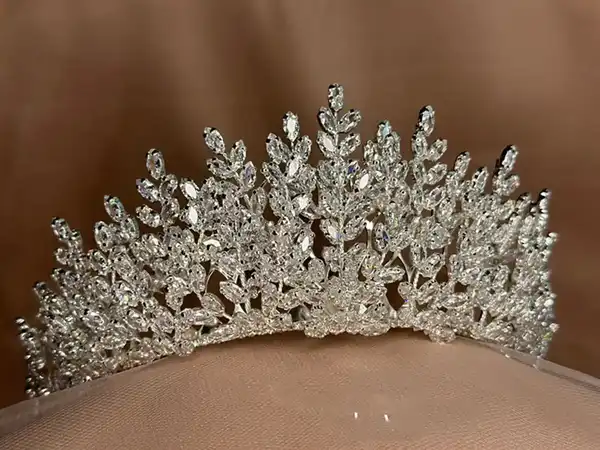 مدل تاج عروس پرنسسی + جذاب ترین مدل تاج عروس پرنسسی بسیار لاکچری که فقط عروس های خاص پسند می گذارند