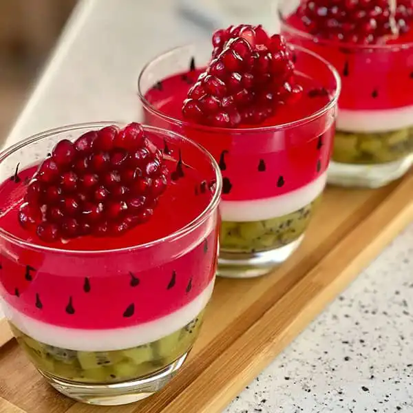 مدل ژله شب یلدا + خوشمزه ترین مدل ژله شب یلدا ترکیب رنگ سبز و قرمز جذاب برای مهمانی