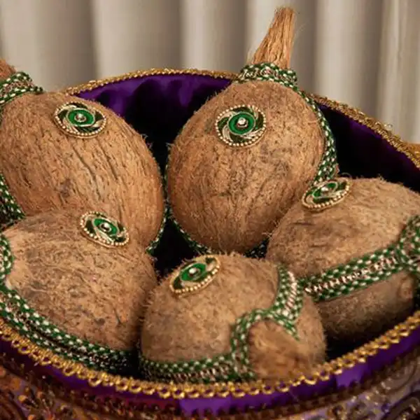 تزیین نارگیل شب یلدا + زیباترین تزیین نارگیل به عنوان میوه خاص و لاکچری برای میز شب یلدای شما