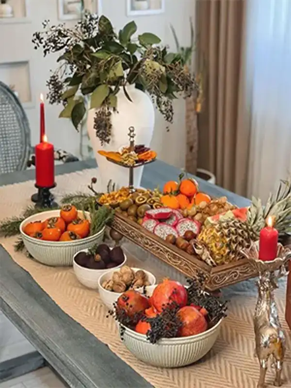 تزیین سفره شب یلدا لاکچری عروس + جذاب ترین و رنگی ترین تزیین سفره شب یلدا لاکچری عروس با خوراکی های خوشمزه