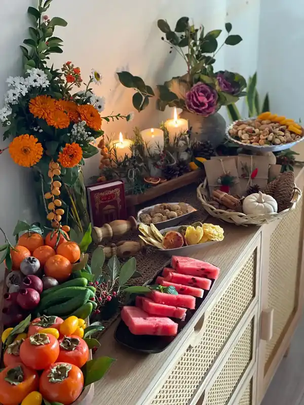 تزیین سفره شب یلدا لاکچری عروس + جذاب ترین و رنگی ترین تزیین سفره شب یلدا لاکچری عروس با خوراکی های خوشمزه