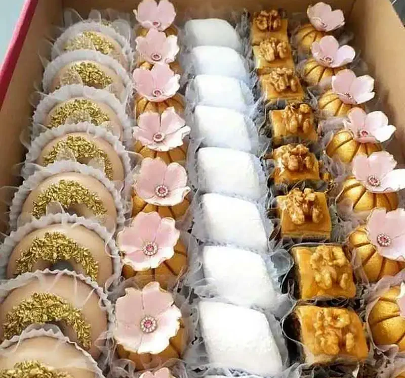 تزیین سینی شیرینی بله برون تزیین میوه و شیرینی بله برون کیک بله برون شیک قیمت شیرینی بله برون کیک بله برون کوچک مدل کیک بله برون جدید