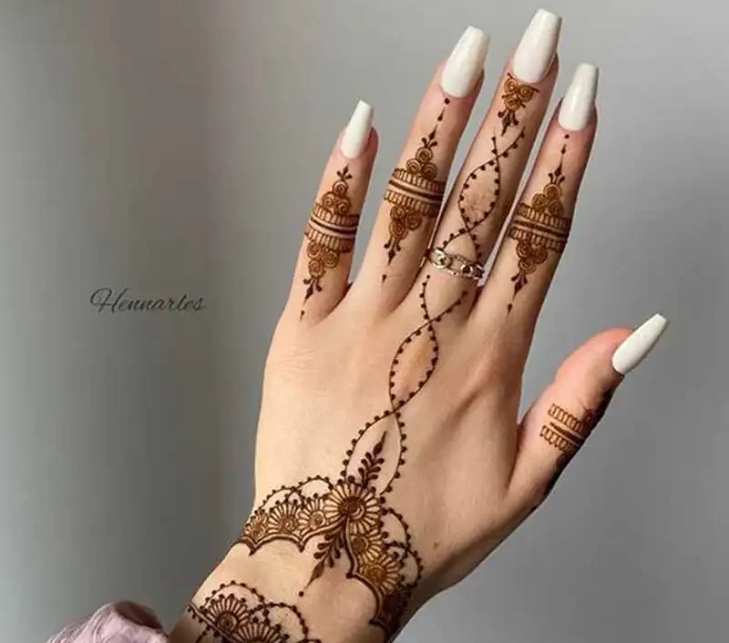 طرح حنا روی دست ساده و شیک نقش حنا ساده دخترانه عکس نقش حنا جدید طرح حنا گل روی دست نقش حنا روی دست عکس نقش حنا جدید ساده