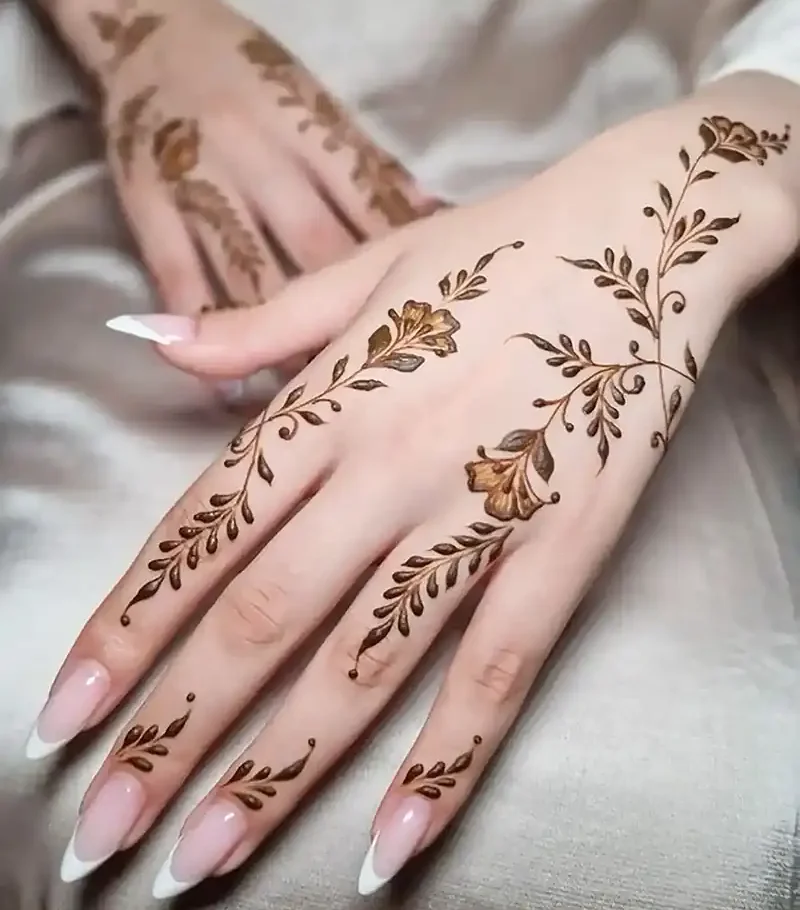 طرح حنا روی دست ساده و شیک نقش حنا ساده دخترانه عکس نقش حنا جدید طرح حنا گل روی دست نقش حنا روی دست عکس نقش حنا جدید ساده