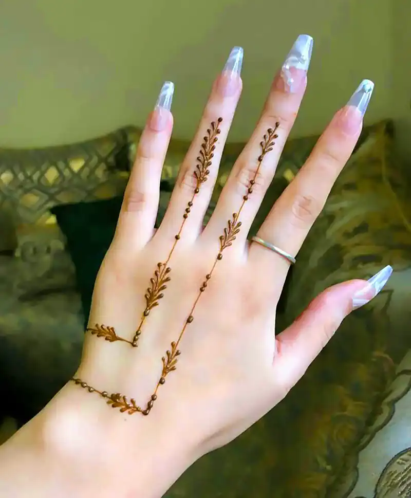 طرح حنا روی دست ساده و شیک نقش حنا ساده دخترانه عکس نقش حنا جدید طرح حنا گل روی دست نقش حنا روی دست عکس نقش حنا جدید ساده
