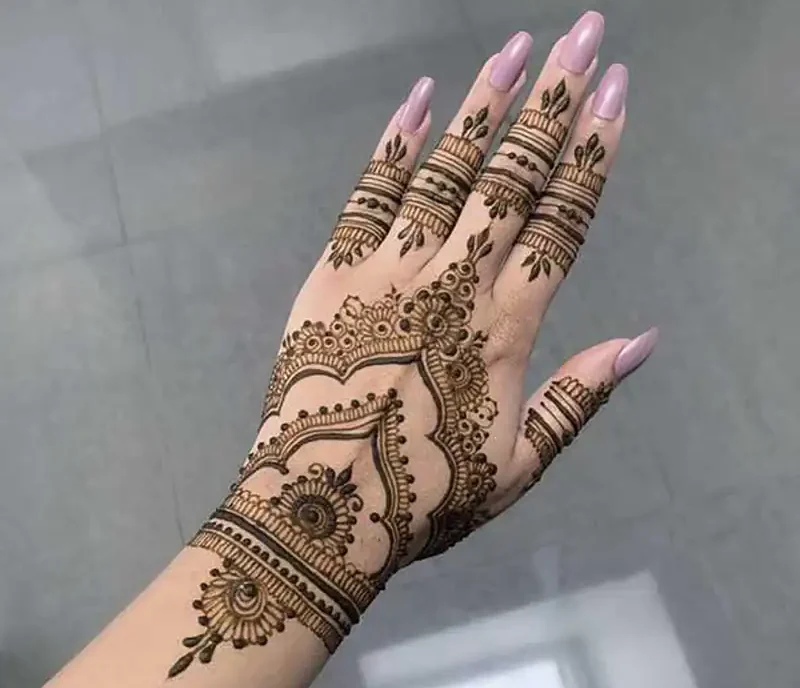 طرح حنا روی دست ساده و شیک نقش حنا ساده دخترانه عکس نقش حنا جدید طرح حنا گل روی دست نقش حنا روی دست عکس نقش حنا جدید ساده