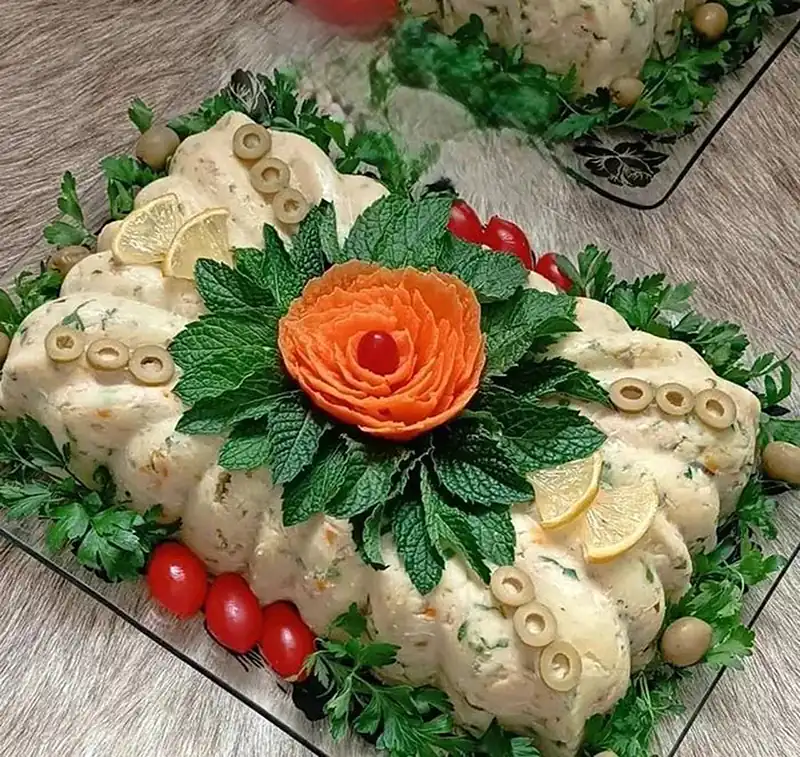 تزیین سالاد فصل ساده و شیک تزیین سالاد کاهو و خیار و گوجه و هویج تزیین سالاد برای مهمانی تزیین سالاد فصل در ظرف گرد تزیین سالاد کاهو ساده و راحت تزیین سالاد کاهو در ظرف گرد