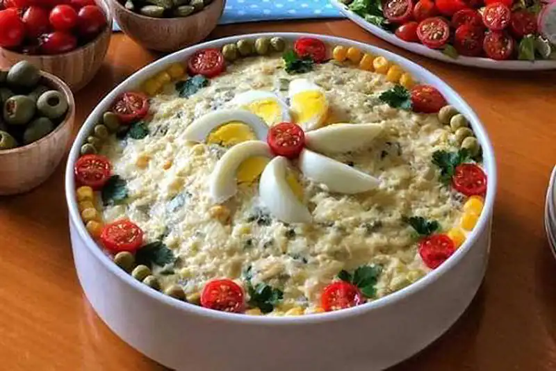  تزیین سالاد الویه ساده و شیک تزیین سالاد الویه با هویج و خیارشور تزیین سالاد الویه جدیدترین تزیین سالاد الویه ساده برای مدرسه تزیین سالاد الویه تک نفره برای تولد تزیین سالاد الویه برای مهمانی 