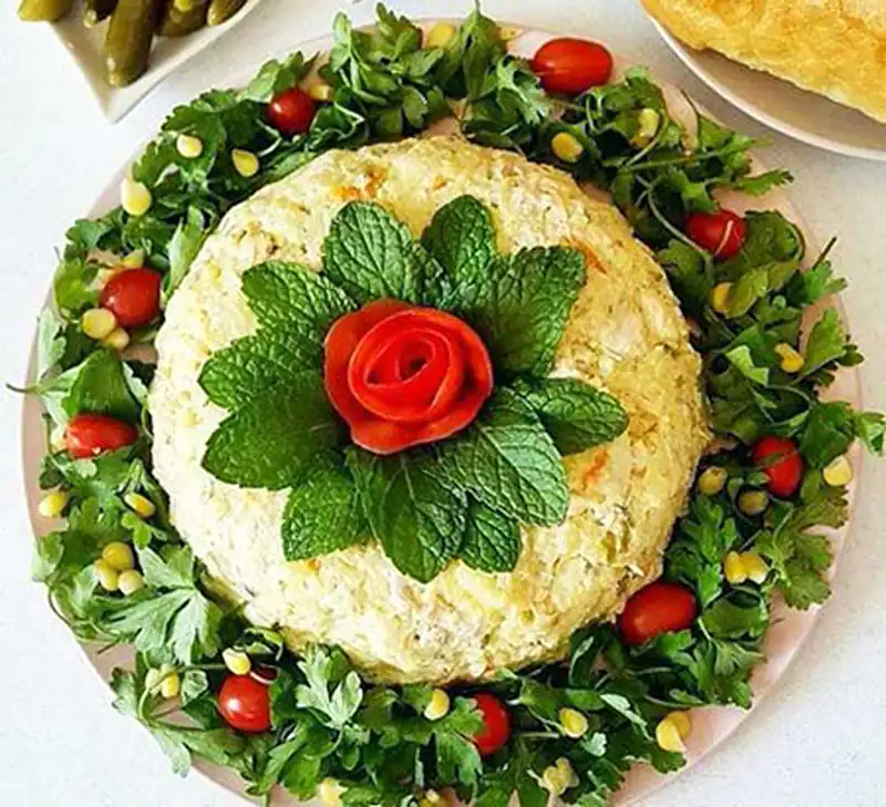  تزیین سالاد الویه ساده و شیک تزیین سالاد الویه با هویج و خیارشور تزیین سالاد الویه جدیدترین تزیین سالاد الویه ساده برای مدرسه تزیین سالاد الویه تک نفره برای تولد تزیین سالاد الویه برای مهمانی 